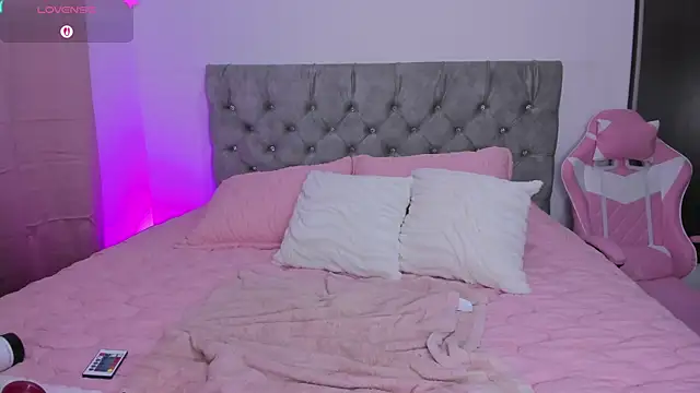 Snapshot of Emily_Ross- chatting on July 24, 2026, 11:47 pm Emily Ross- online show from July 24, 2026, 11:47 pm