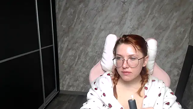 Reginasmilee online show from February 21, 2026, 3:13 pm