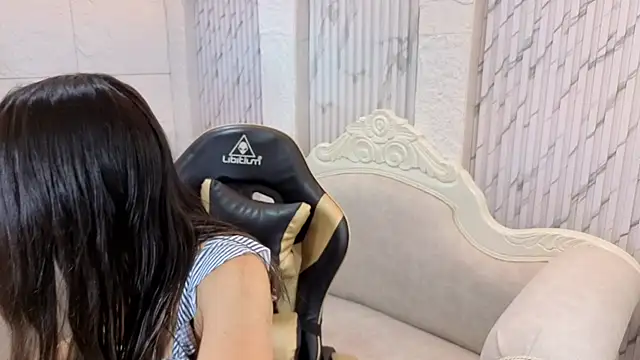sophie rose cn online show from August 6, 2026, 1:35 pm