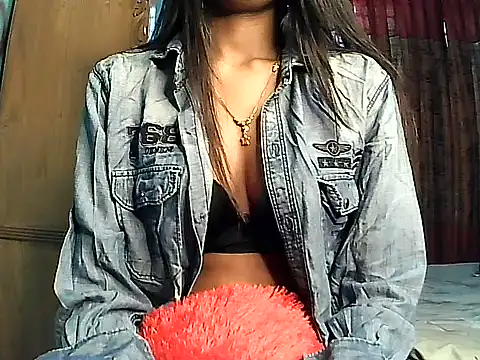 Snapshot of Siyaralove chatting on July 15, 2026, 2:28 am Siyaralove online show from July 15, 2026, 2:28 am