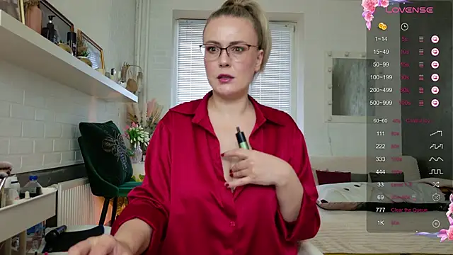 BeautyeyesLovely online show from October 4, 2025, 12:36 pm