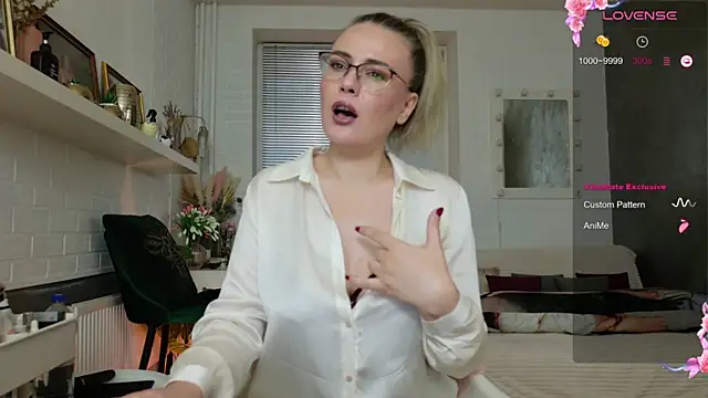 BeautyeyesLovely online show from October 28, 2025, 1:58 pm