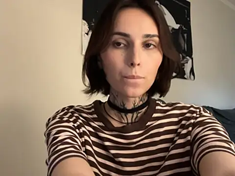 VivianGlow online show from June 26, 2026, 12:42 pm