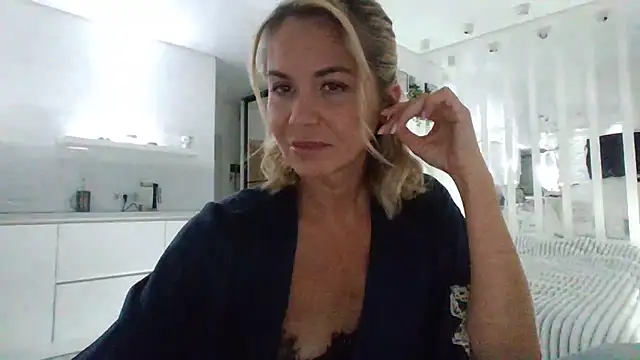 Lorinamo online show from July 9, 2026, 8:13 pm
