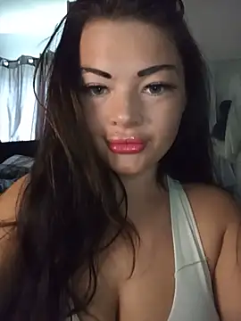 Snapshot of Curveyqueenn chatting on July 2, 2026, 12:11 pm Curveyqueenn online show from July 2, 2026, 12:11 pm