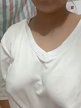 nhungbaby12 online show from July 12, 2026, 4:09 pm