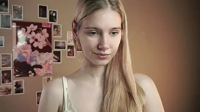 Snapshot of ElaineBerum chatting on July 25, 2026, 7:28 am ElaineBerum online show from July 25, 2026, 7:28 am