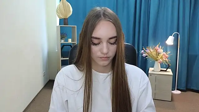 Snapshot of SlyviaObringer chatting on July 3, 2026, 5:47 am SlyviaObringer online show from July 3, 2026, 5:47 am