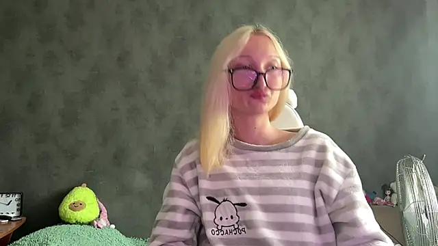 Snapshot of smeet_mary chatting on July 7, 2026, 4:15 am smeet mary online show from July 7, 2026, 4:15 am