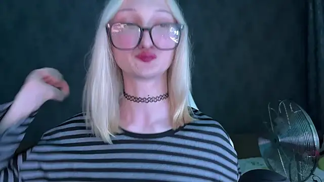 Snapshot of smeet_mary chatting on July 7, 2026, 7:09 am smeet mary online show from July 7, 2026, 7:09 am