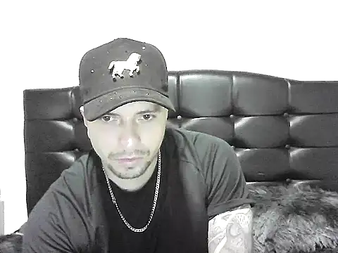 Snapshot of wolfgolden1 chatting on July 6, 2026, 12:18 am wolfgolden1 online show from July 6, 2026, 12:18 am