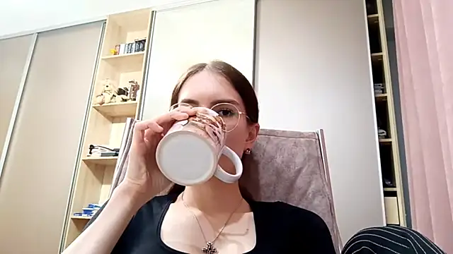 Snapshot of BrawAlly chatting on July 7, 2026, 10:30 am BrawAlly online show from July 7, 2026, 10:30 am