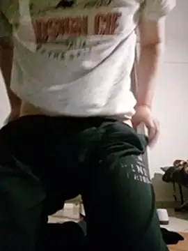 hdhdjuwzw online show from July 6, 2026, 9:39 pm
