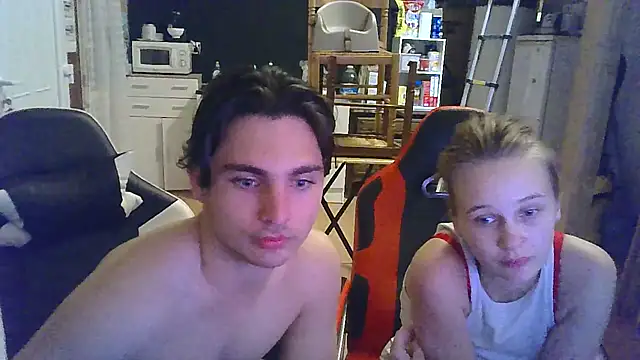 chrissexy40 online show from July 7, 2026, 9:41 pm