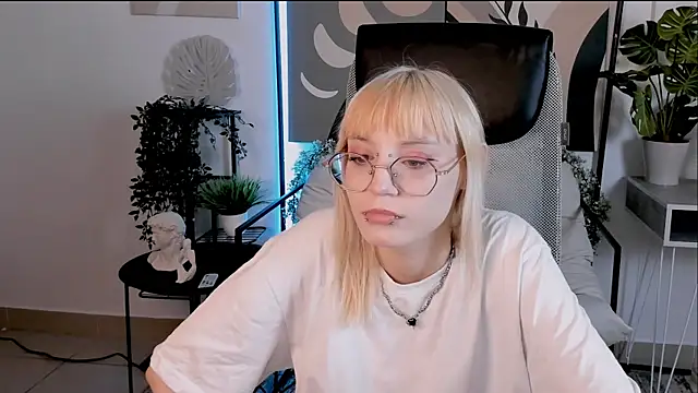 ReminaMeow online show from July 14, 2026, 8:30 am
