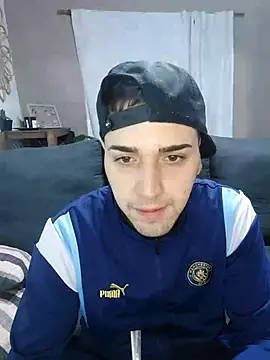 Snapshot of Agusss_2000 chatting on July 10, 2026, 12:08 pm Agusss 2000 online show from July 10, 2026, 12:08 pm