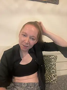 Snapshot of EmmaaFit chatting on July 13, 2026, 5:05 pm EmmaaFit online show from July 13, 2026, 5:05 pm