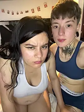 Snapshot of Couple_Rainbow chatting on August 2, 2026, 2:21 am Couple Rainbow online show from August 2, 2026, 2:21 am