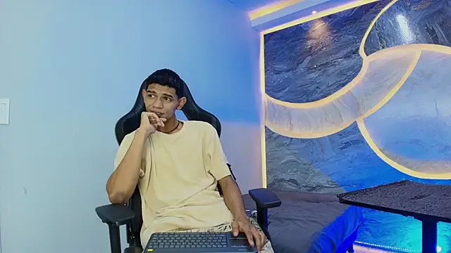 sex boy33  online show from August 3, 2026, 4:44 am