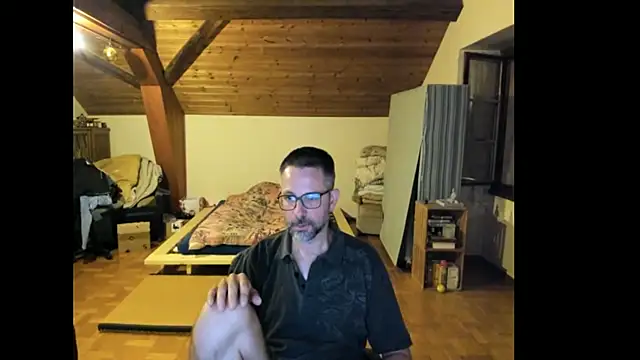 supersquirrel online show from July 16, 2026, 11:33 pm