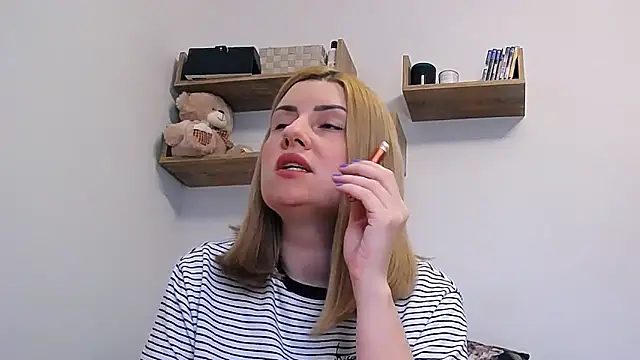 Snapshot of alisenties chatting on March 15, 2026, 4:13 pm alisenties online show from March 15, 2026, 4:13 pm