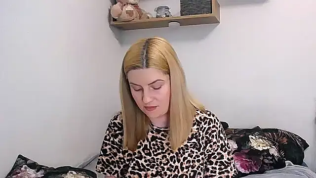 Snapshot of alisenties chatting on May 10, 2026, 2:33 pm alisenties online show from May 10, 2026, 2:33 pm