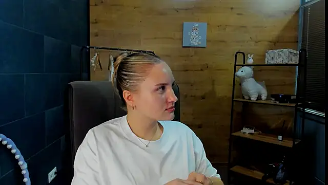 AnaaHunter online show from July 23, 2026, 1:09 pm