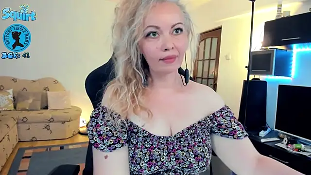 WhitneyLynn online show from September 10, 2025, 9:48 pm