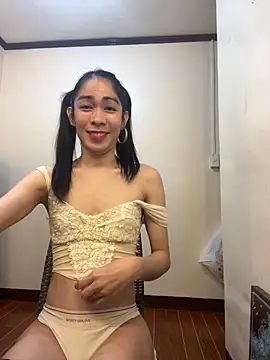 Snapshot of YourTSLovely chatting on November 5, 2025, 8:36 am YourTSLovely online show from November 5, 2025, 8:36 am