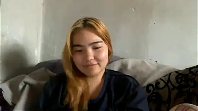 Snapshot of MollyTaken chatting on July 23, 2026, 10:02 am MollyTaken online show from July 23, 2026, 10:02 am