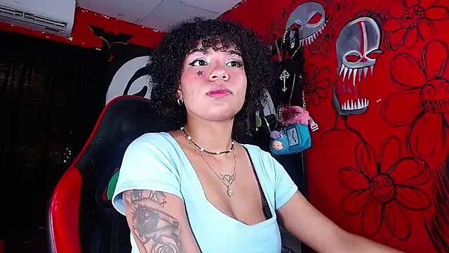 Snapshot of Trixiehotx chatting on July 19, 2026, 1:37 pm Trixiehotx online show from July 19, 2026, 1:37 pm