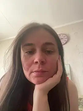 Snapshot of Erin92 chatting on July 18, 2026, 1:15 pm Erin92 online show from July 18, 2026, 1:15 pm