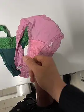 Snapshot of swissboy22 chatting on December 18, 2025, 10:16 pm swissboy22 online show from December 18, 2025, 10:16 pm