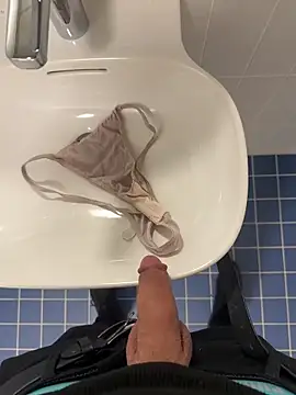 Snapshot of swissboy22 chatting on March 1, 2026, 3:03 pm swissboy22 online show from March 1, 2026, 3:03 pm