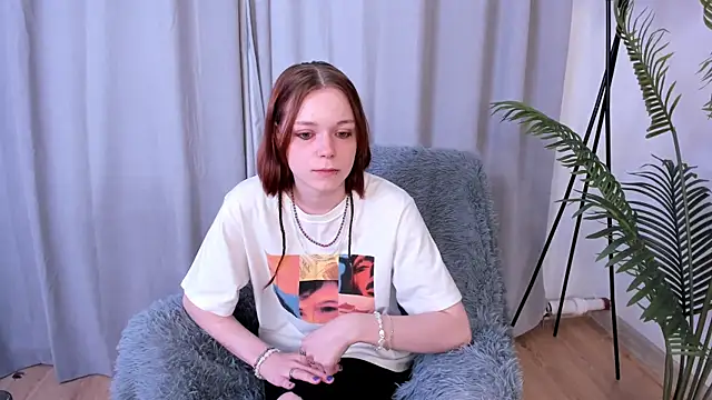YaelHoughtling online show from July 22, 2026, 10:40 am
