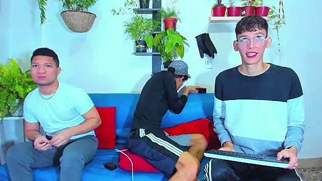 Snapshot of AverageDirtyBoys chatting on July 21, 2026, 6:10 pm AverageDirtyBoys online show from July 21, 2026, 6:10 pm