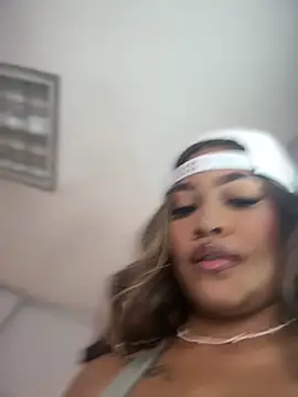 Snapshot of riri_brunnete chatting on March 2, 2026, 3:30 am riri brunnete online show from March 2, 2026, 3:30 am