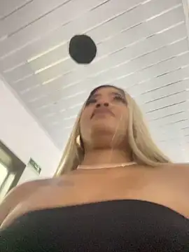 Snapshot of riri_brunnete chatting on April 1, 2026, 4:02 am riri brunnete online show from April 1, 2026, 4:02 am