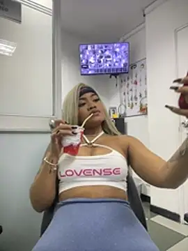 Snapshot of riri_brunnete chatting on April 2, 2026, 4:10 am riri brunnete online show from April 2, 2026, 4:10 am