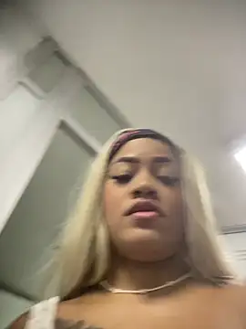 Snapshot of riri_brunnete chatting on April 5, 2026, 4:31 am riri brunnete online show from April 5, 2026, 4:31 am