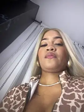 Snapshot of riri_brunnete chatting on April 11, 2026, 4:17 am riri brunnete online show from April 11, 2026, 4:17 am