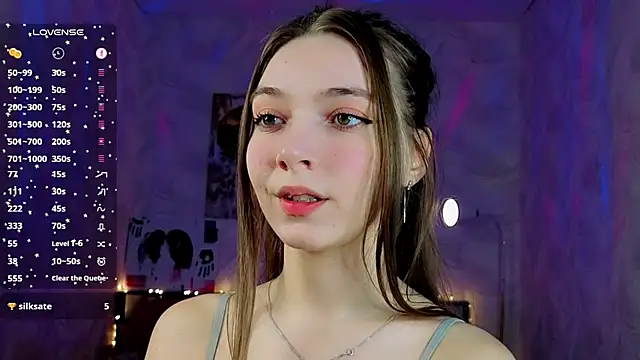Aura Lune  online show from July 25, 2026, 4:04 pm