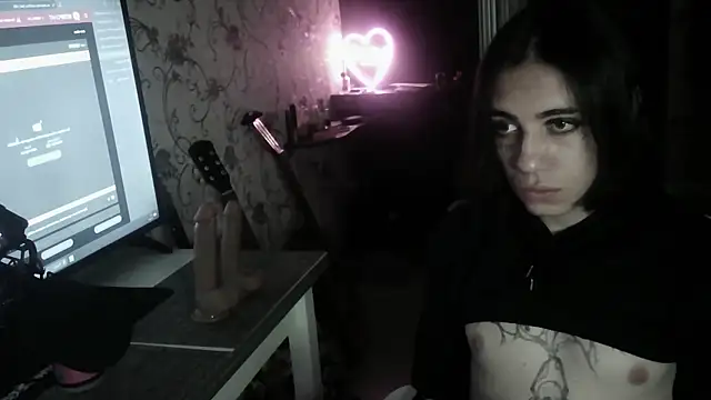 Snapshot of Kira_UwU_666 chatting on July 24, 2026, 8:18 pm Kira UwU 666 online show from July 24, 2026, 8:18 pm