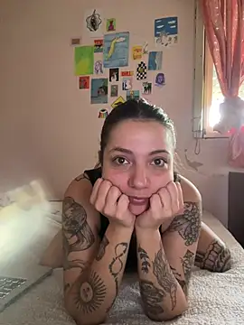 Snapshot of CocoLatina chatting on July 28, 2026, 2:13 pm CocoLatina online show from July 28, 2026, 2:13 pm