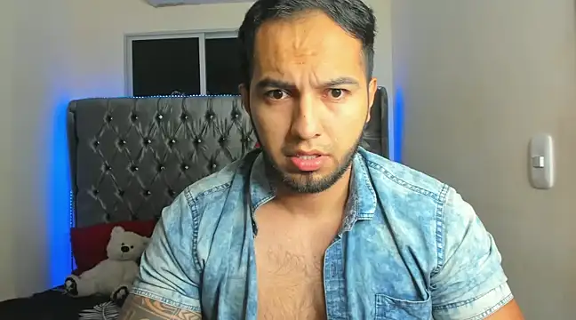 Snapshot of mrloganfuck1 chatting on March 18, 2025, 8:14 am mrloganfuck1 online show from March 18, 2025, 8:14 am