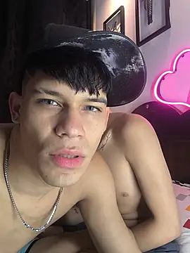 Snapshot of Boys_Eyes chatting on August 1, 2026, 12:32 am Boys Eyes online show from August 1, 2026, 12:32 am