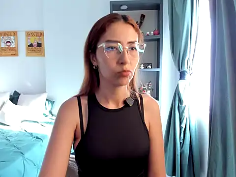 AriaRowenn online show from August 4, 2026, 9:50 pm