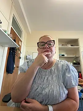 ExperiencedCurvyBelle online show from August 3, 2026, 8:46 am