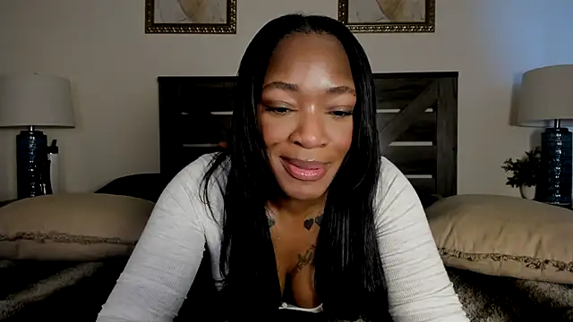 nicolesolace online show from April 7, 2026, 9:04 pm