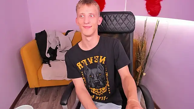 Snapshot of Kevin_Rich chatting on August 3, 2026, 12:54 pm Kevin Rich online show from August 3, 2026, 12:54 pm